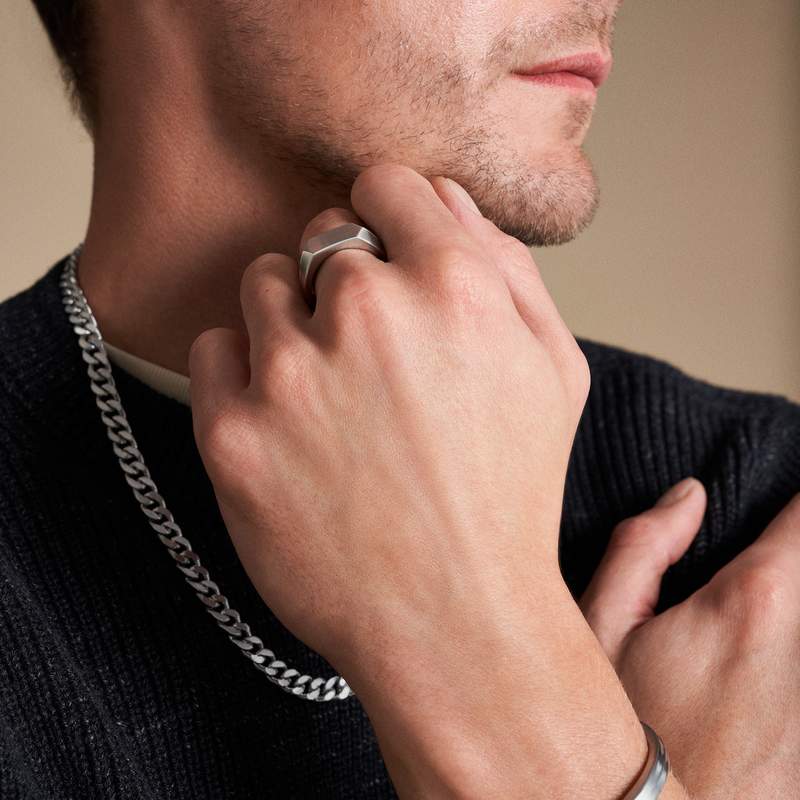 Collier FOSSIL Harlow Linear Texture acier inoxydable - vue porté 2