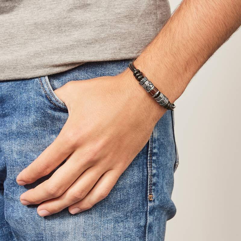 Bracelet FOSSIL acier cuir noir - vue porté 1