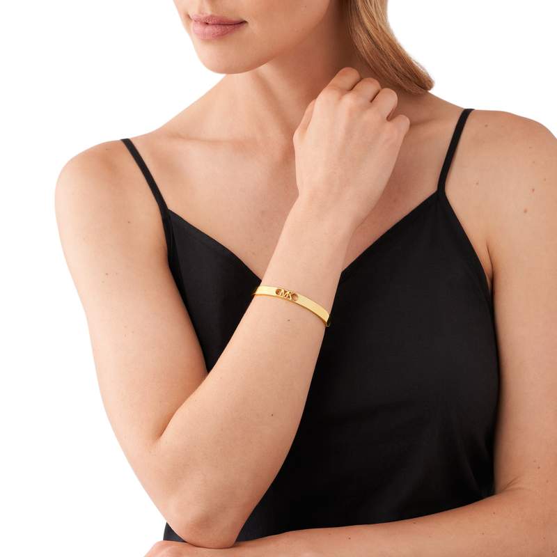 Bracelet MICHAEL KORS laiton doré jonc - vue porté 1