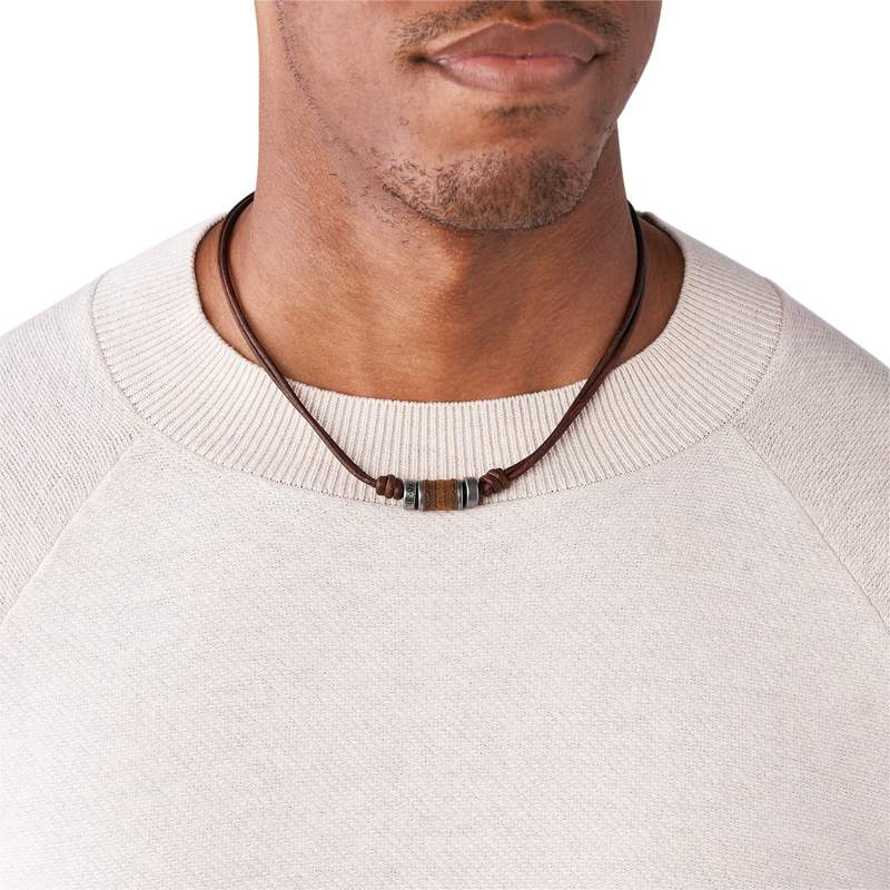 Collier FOSSIL cuir marron - vue porté 4