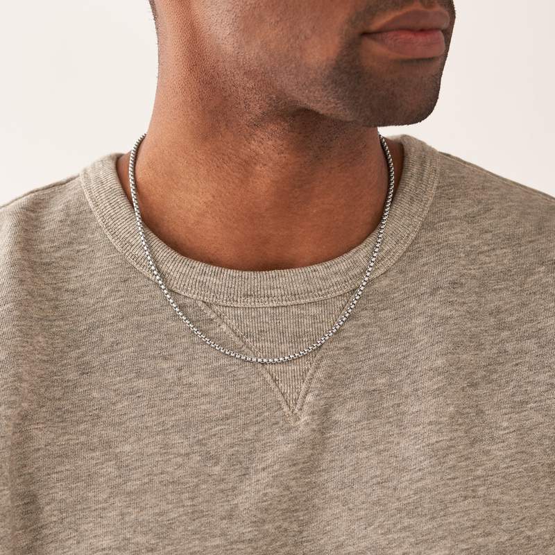 Collier FOSSIL acier inoxydable 51 cm - vue porté 2