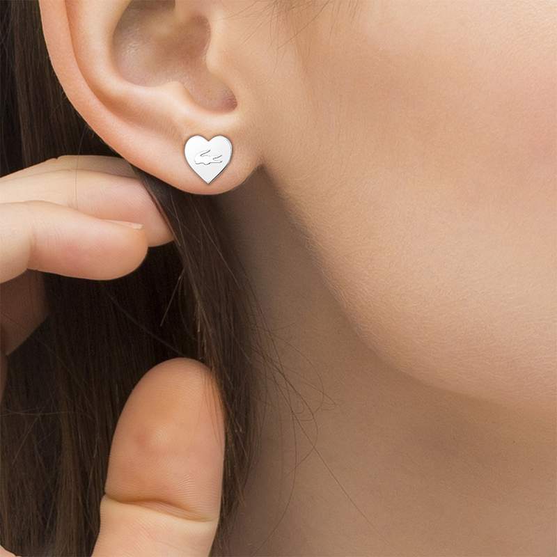 Boucles d'oreille LACOSTE femme Love My Croc coeur acier - vue porté 1