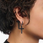 BOUCLE D'OREILLE THOMAS SABO argent croix zirconium noir, vendue à l'unité - vue porté 2