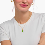 Collier argent doré jaune avec Ours HARIBO vert et pierres - vue porté 1