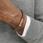 Bracelet BOSS Arès acier doré cuir marron longueur 19 cm - vue porté 1