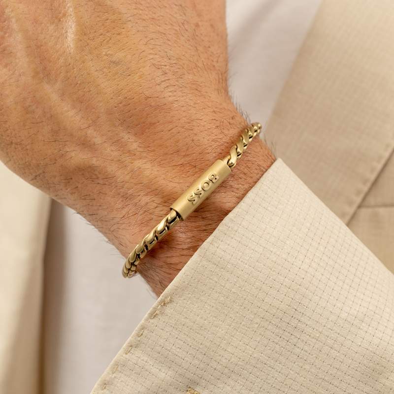 Bracelet BOSS doran acier doré longueur 19 cm - vue porté 1