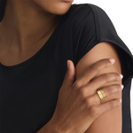 Bague CALVIN KLEIN acier doré jaune trio - vue porté 1