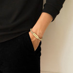 Bracelet LACOSTE DISTRICT acier inoxydable doré - vue porté 1