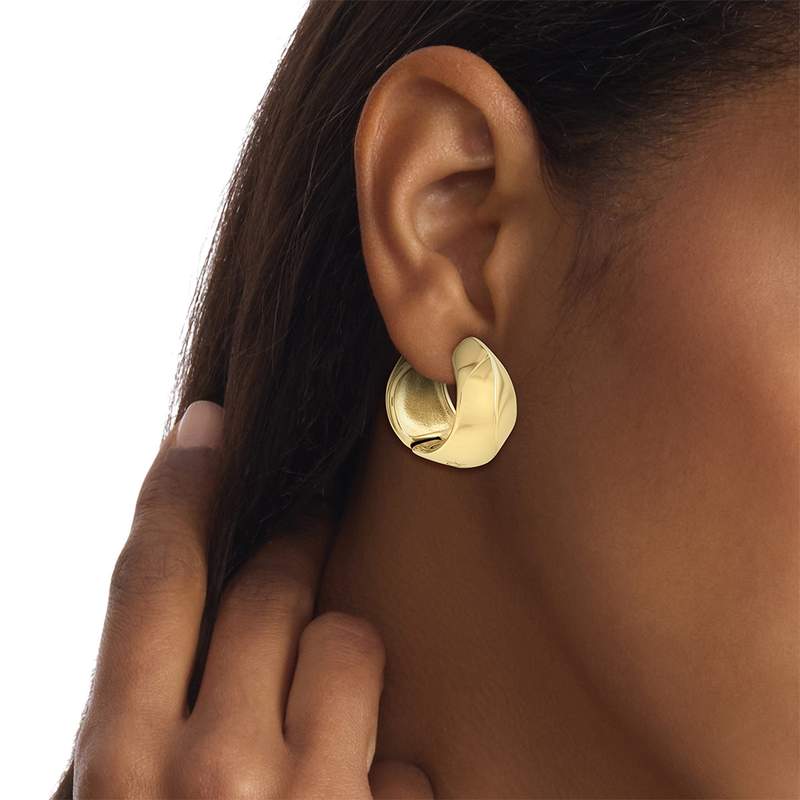 Boucles d'oreille CALVIN KLEIN DISTINCTIVE ICONS acier doré - vue porté 1