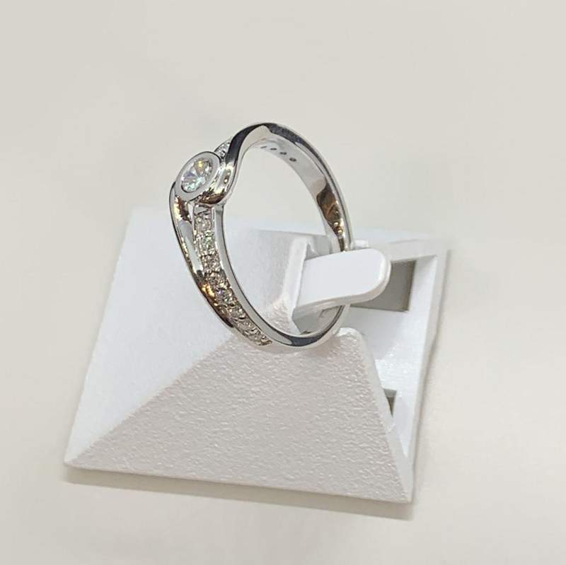 Bague d'occasion or 750 blanc diamants - vue 2