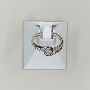 Tweedehands goud 750 witte diamanten ring