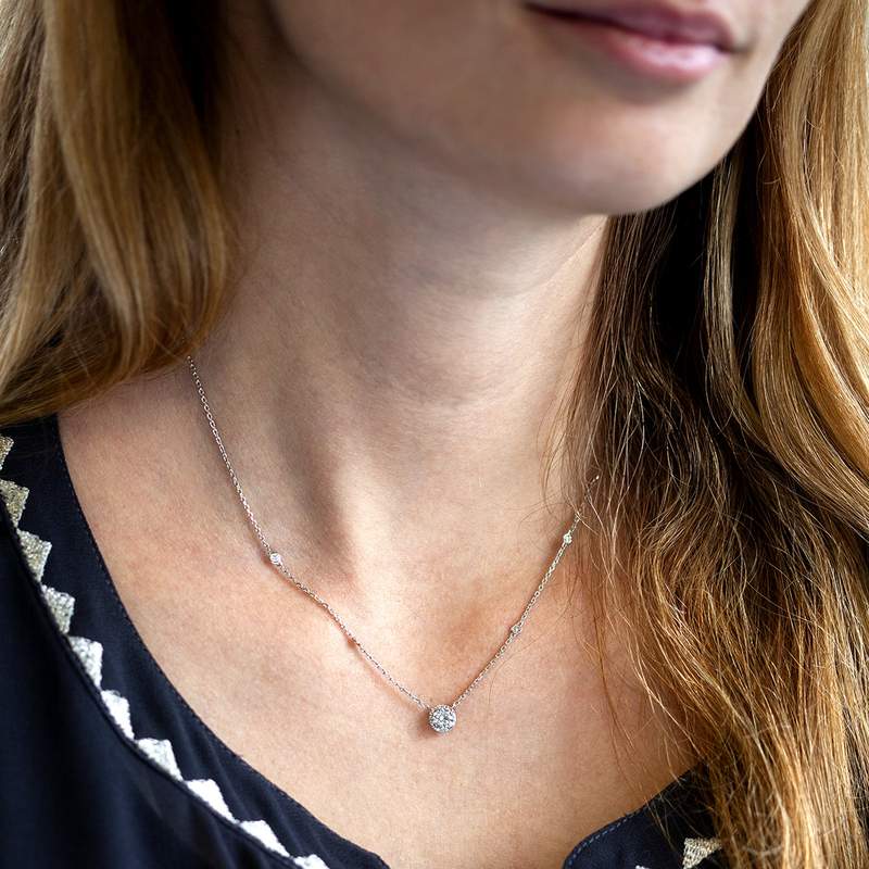 Tweedehands MESSIKA-ketting van 750 witgoud met diamanten, 42 cm - gedragen 1