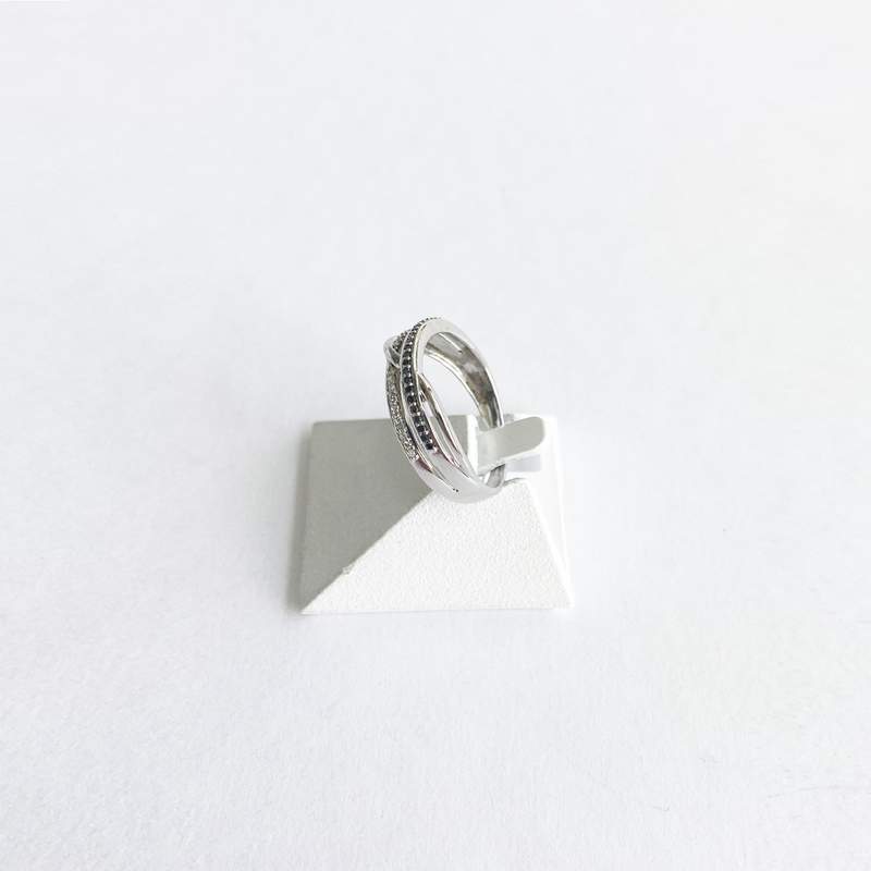 Pre-owned 375 white gold ring with treated black and white diamonds - view 2