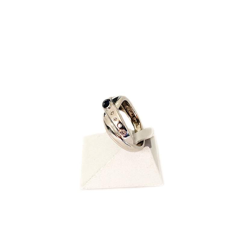 Second hand gold 750 white sapphire and diamonds ring - view 2