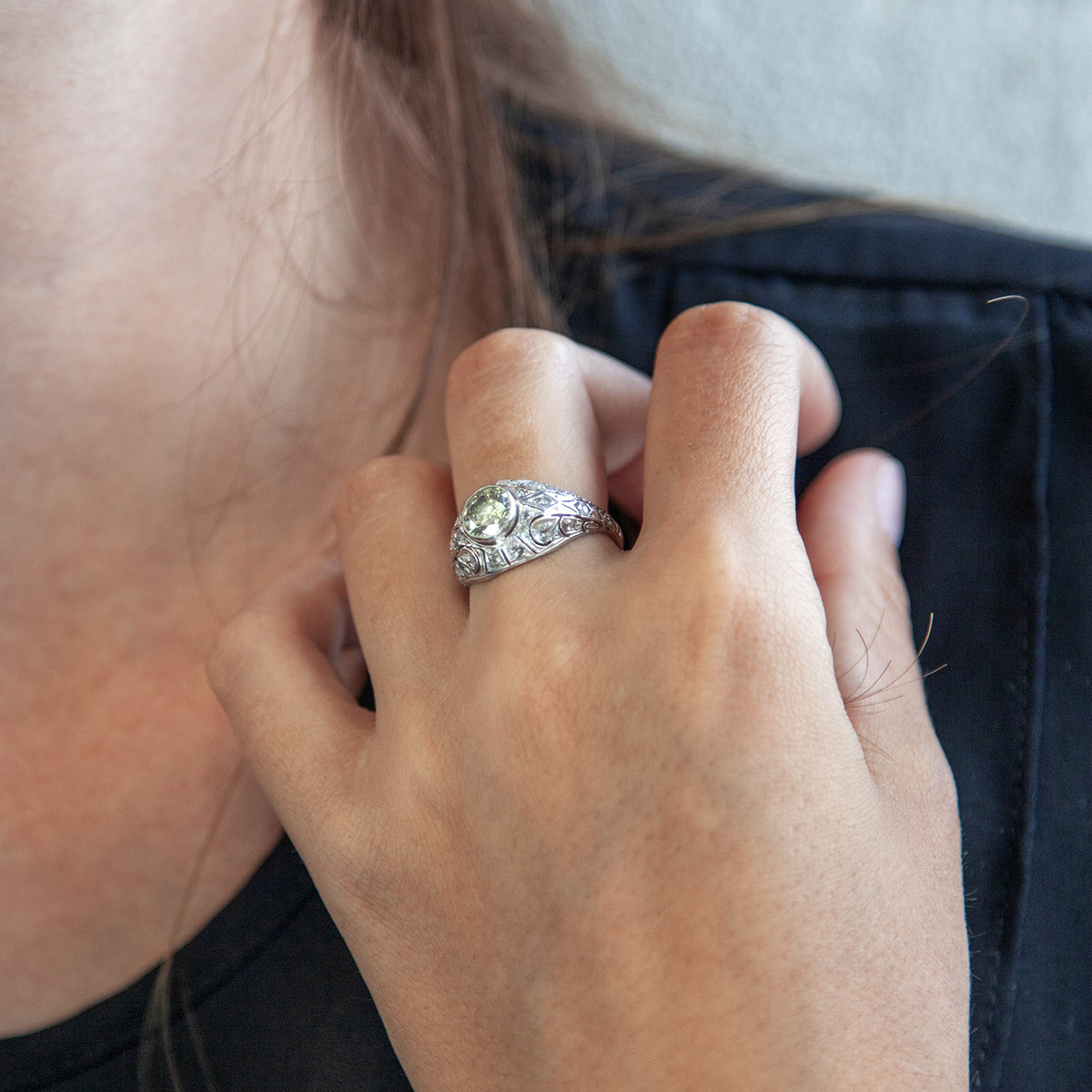 Bague d'occasion or 750 blanc platine diamants - vue porté 3