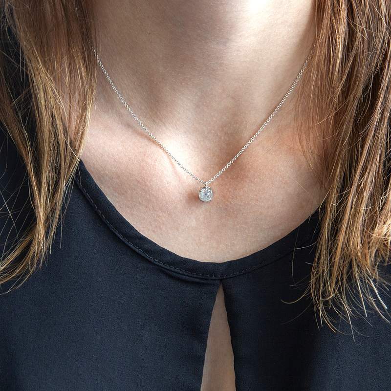 Collier d'occasion or 750 blanc diamant - vue porté 1