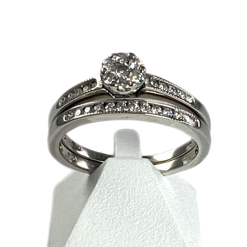 Tweedehands gouden ring 750 witte diamanten - bekijk 1.