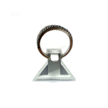 Tweedehands 585 witgouden ring met behandelde witte en blauwe diamanten