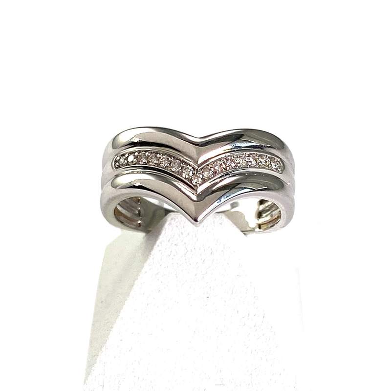 Tweedehands ring van 750 witgoud met 'V'-motief en diamanten - afbeelding 1