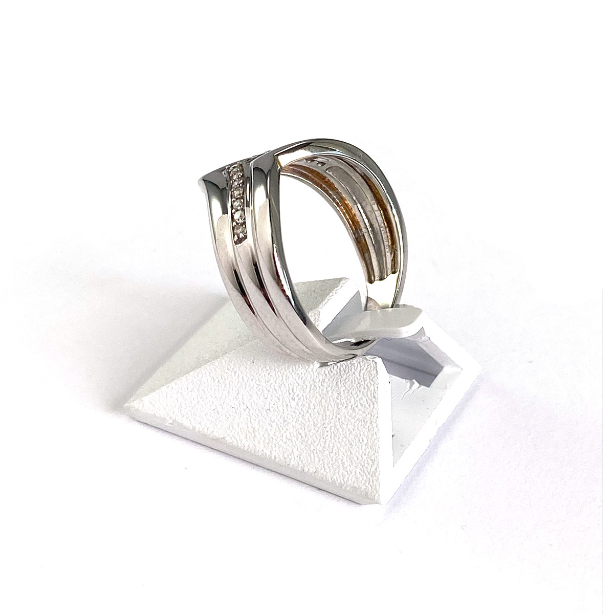 Bague d'occasion or 750 blanc 'V' diamants - vue 2