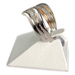 Bague d'occasion or 750 blanc 'V' diamants - vue 2