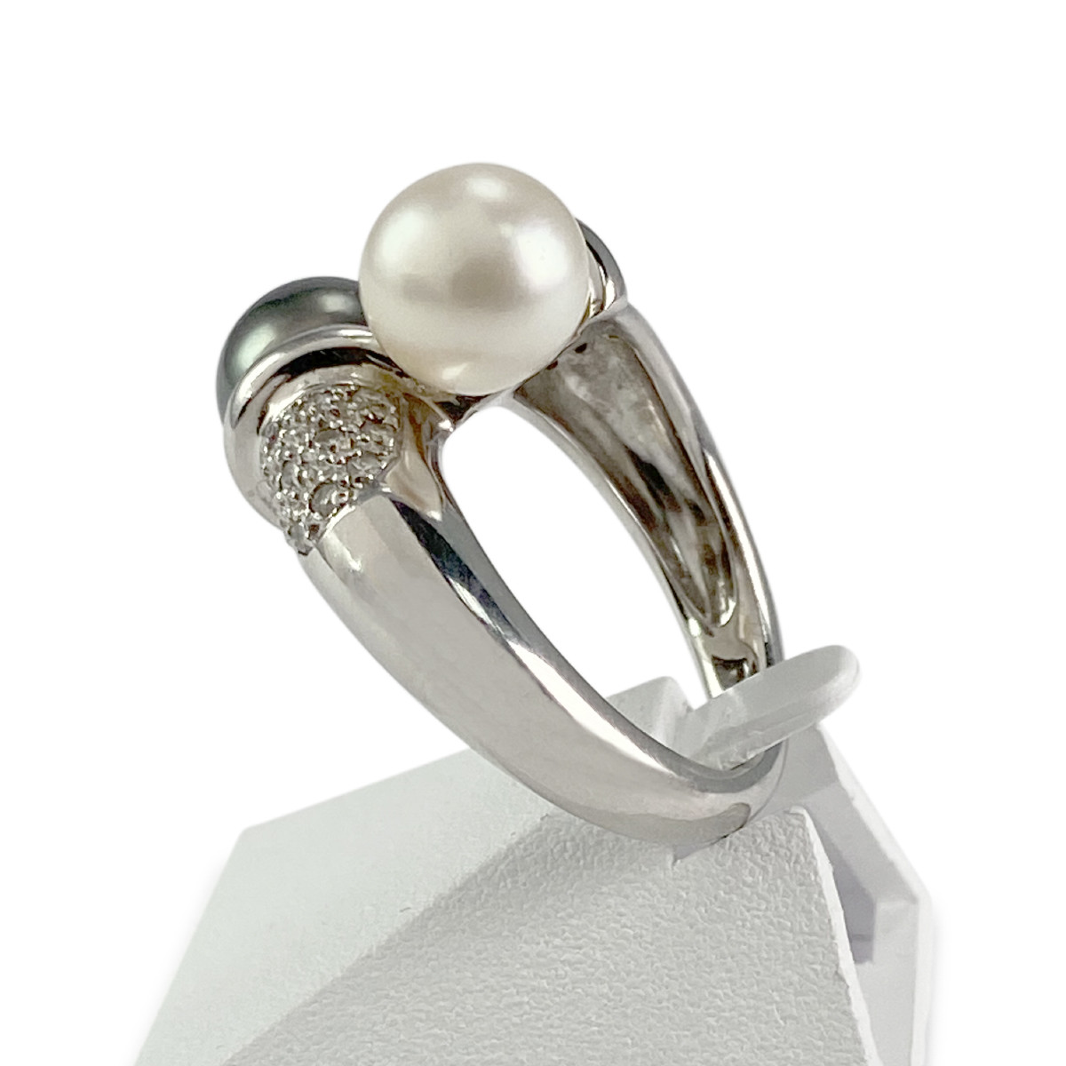 Bague d'occasion or 750 blanc perle de culture diamants - vue 2