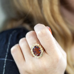 Bague d'occasion or 750 jaune corindon synthétique - vue porté 1