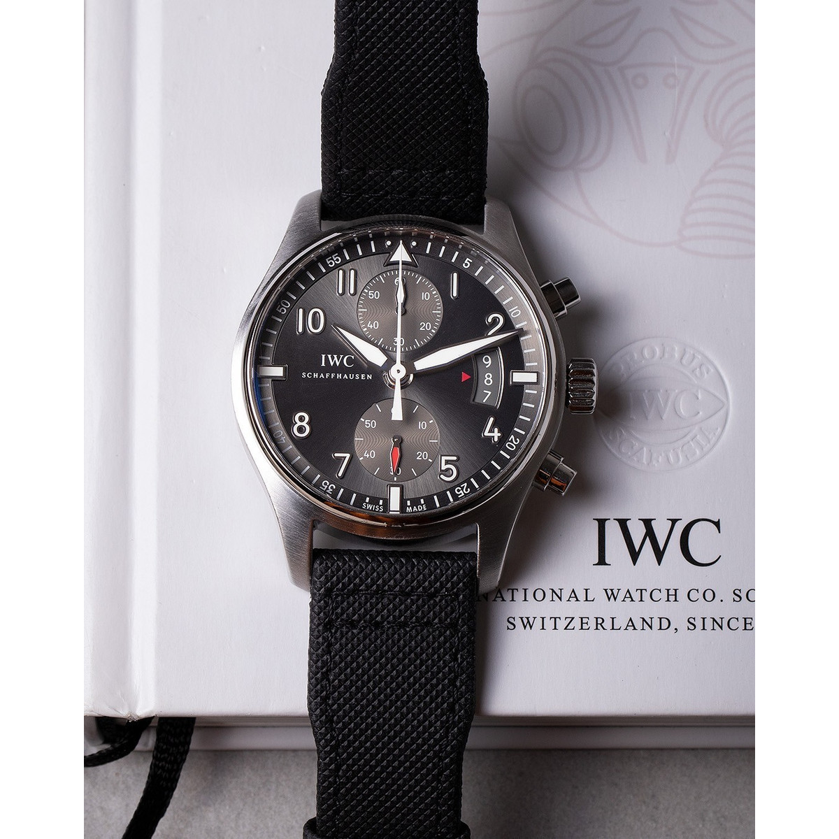 Montre d'occasion IWC Spitfire Chronographe homme automatique acier bracelet textile noir - vue D2