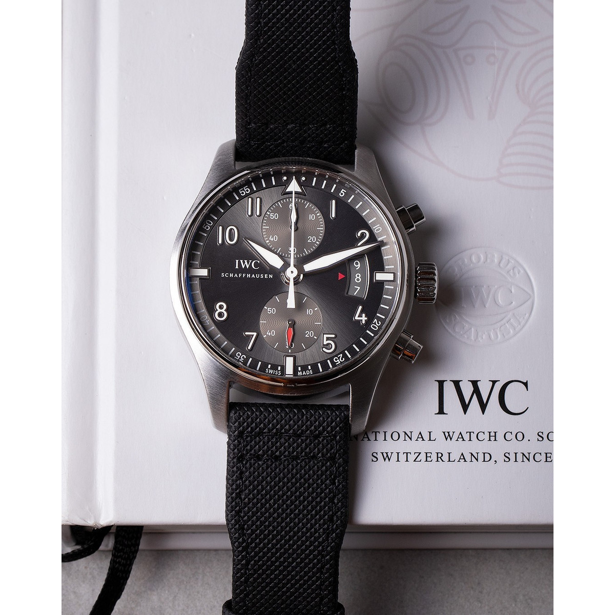 Montre IWC Spitfire homme automatique acier bracelet textile noir - vue D2
