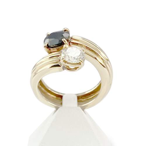 Second-hand gold 750 yellow sapphire diamond ring