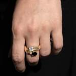 Bague d'occasion or 750 jaune saphir diamant - vue porté 1