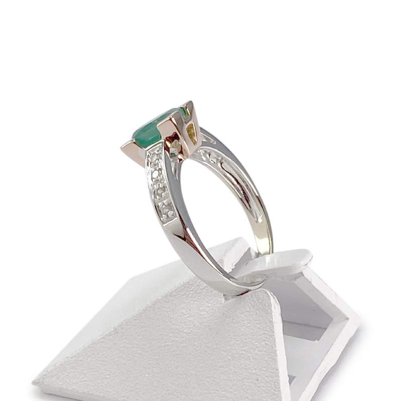 Bague d'occasion 2 ors 750 émeraudes diamants - vue 2