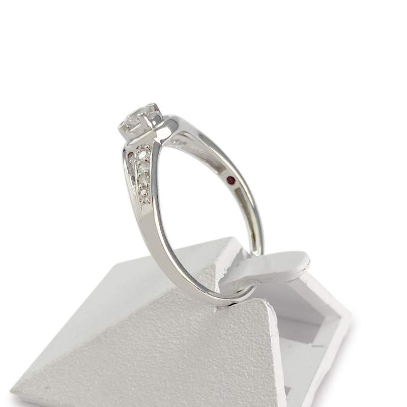 Bague d'occasion or 375 blanc diamantS et rubis - vue 2