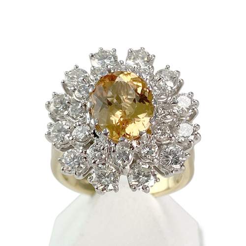 Tweedehands ring in 750 witgoud met topaasdiamanten
