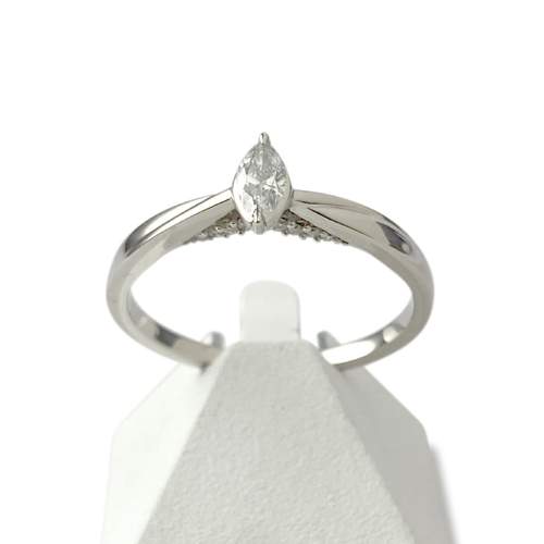 Bague d'occasion or 750 blanc diamants et saphirs