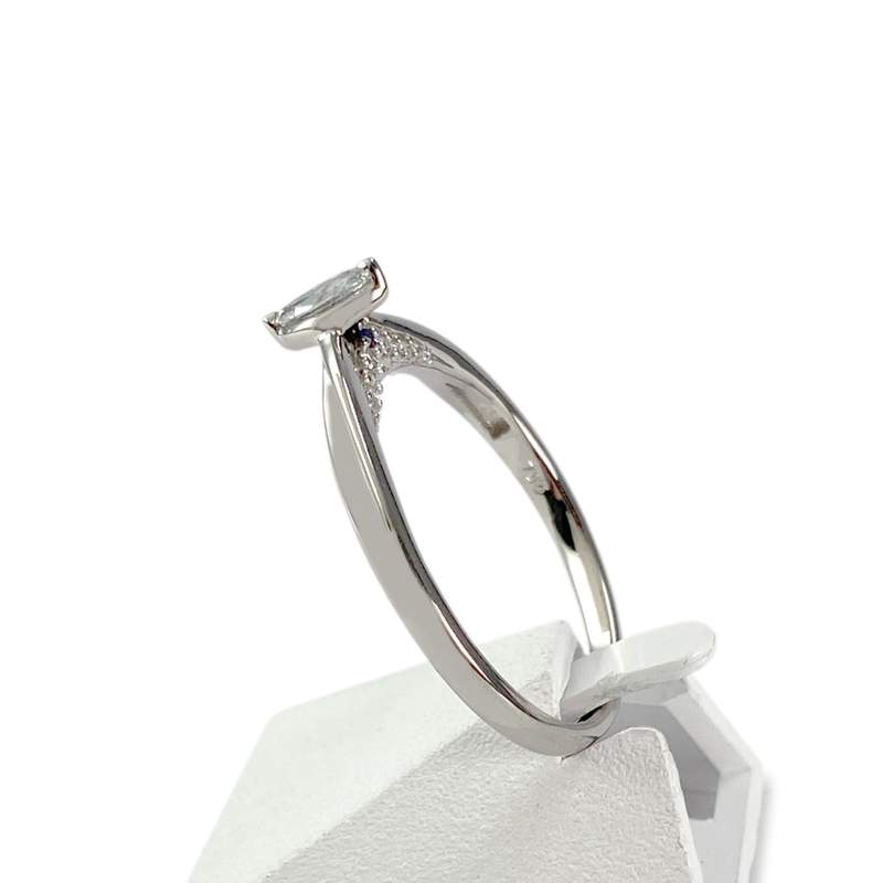 Bague d'occasion or 750 blanc diamants et saphirs - vue 2