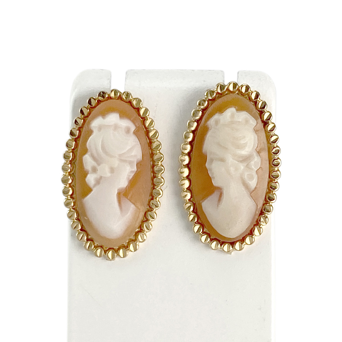 Boucles d'oreilles d'occasion or 750 jaune camées coquille
