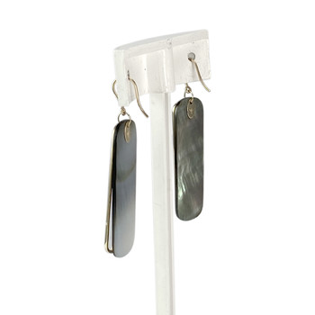 Boucles d'oreilles d'occasion or 375 jaune nacres motif silhouette