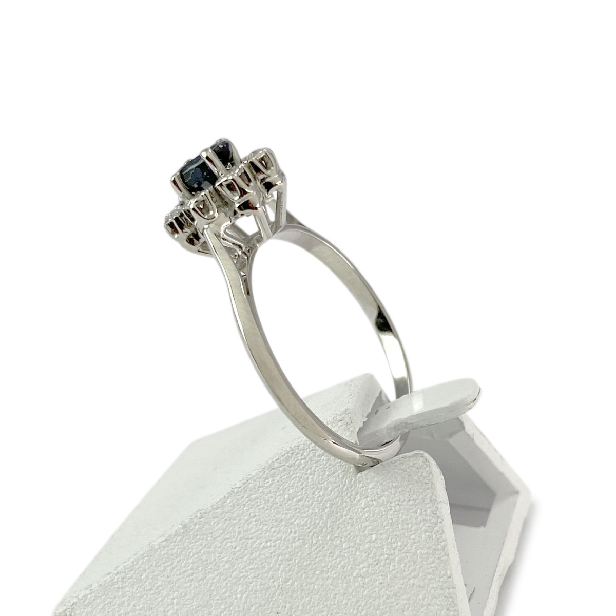 Bague d'occasion or 750 blanc saphir diamants - vue 3