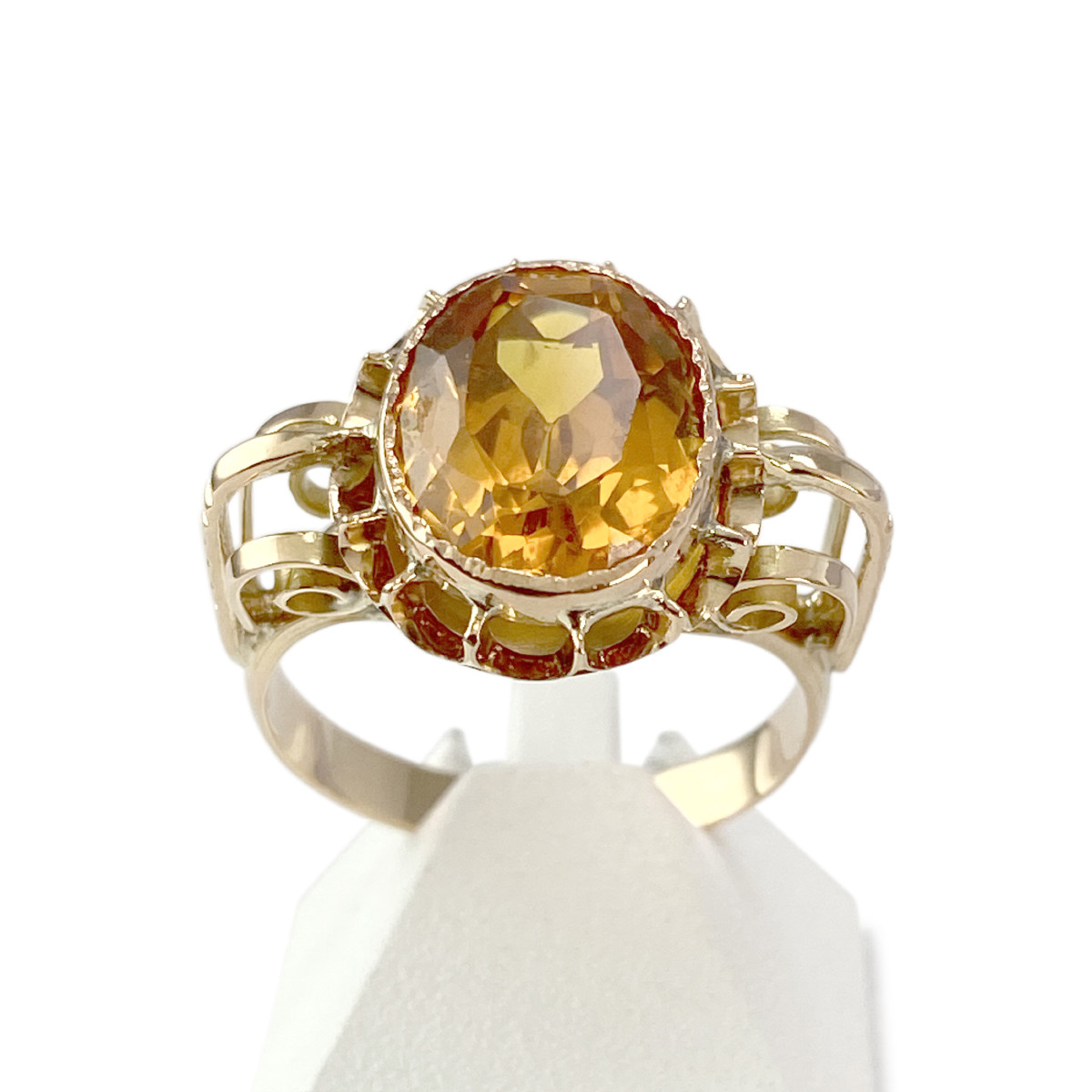 Bague d'occasion or 750 jaune corindon synthétique jaune