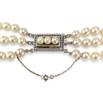 Collier triple rang d'occasion or 750 blanc perles de culture du Japon 55 cm