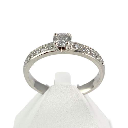 Tweedehands goud 750 witte diamanten ring