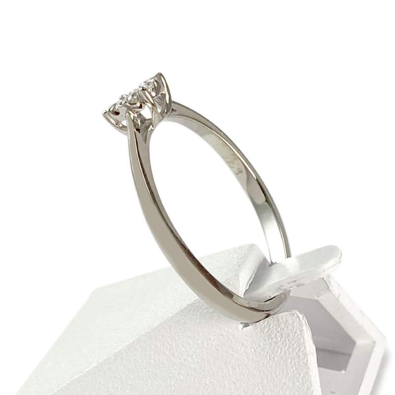 Second hand gold 750 white diamonds ring - view 2