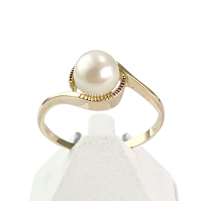 Tweedehands gouden ring 750 gele gekweekte parel