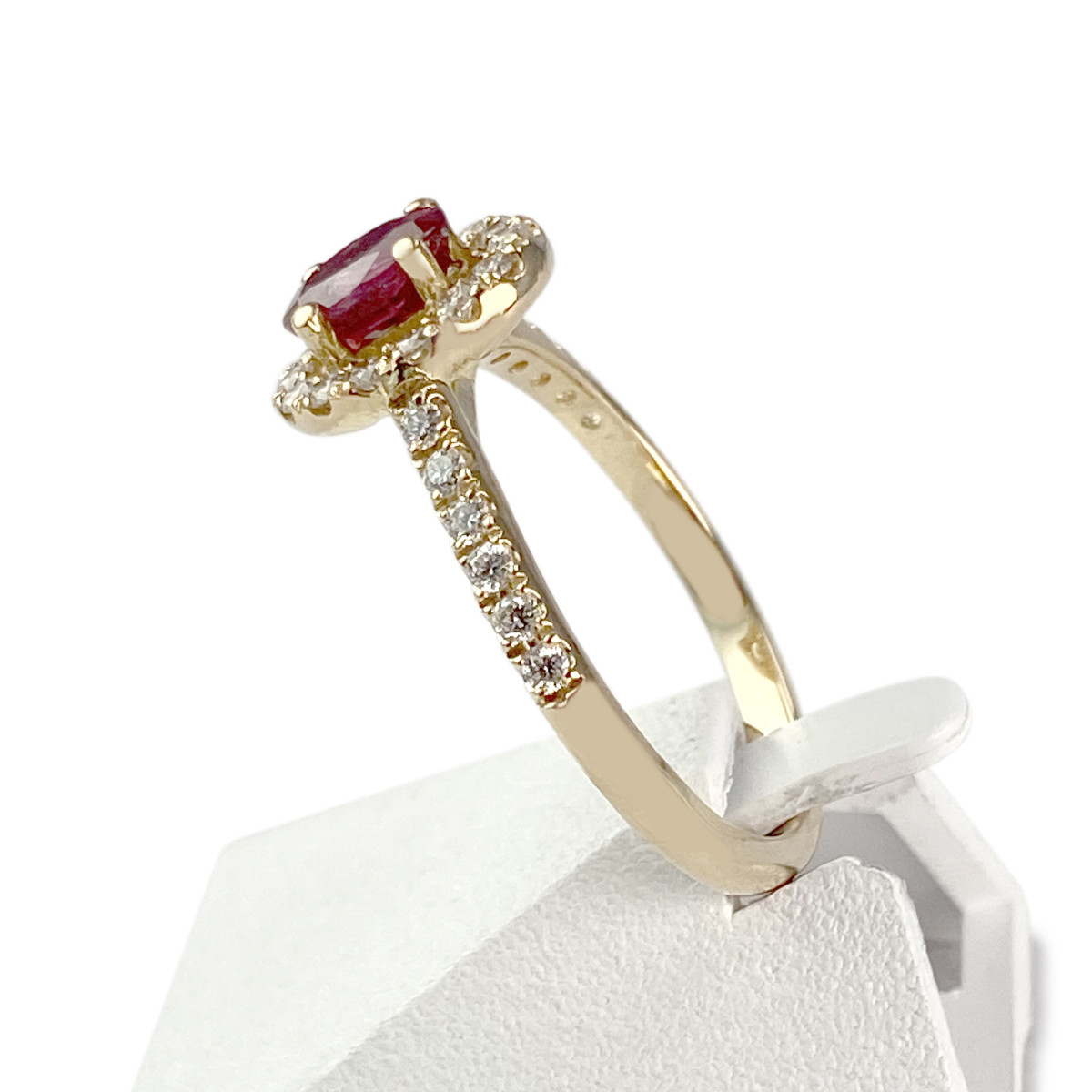 Bague d'occasion or 750 jaune rubis et diamants synthétiques - vue 2