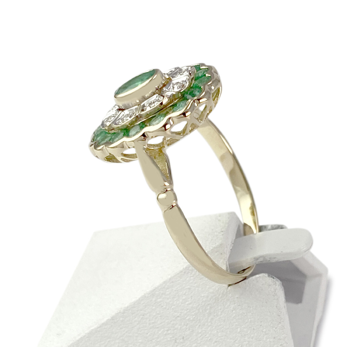 BAGUE d'occasion OR 750 jaune 2tons EMERAUDES DIAMANTS - vue 2