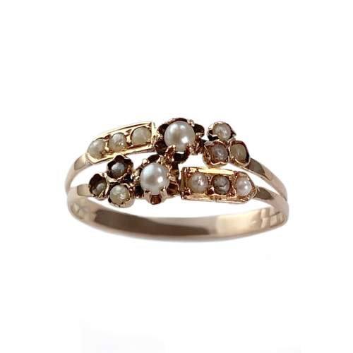 Pre-owned 750 rose gold ring with cultured pearls