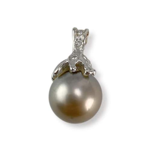 Pendentif or 750 blanc perle des mers du sud diamants