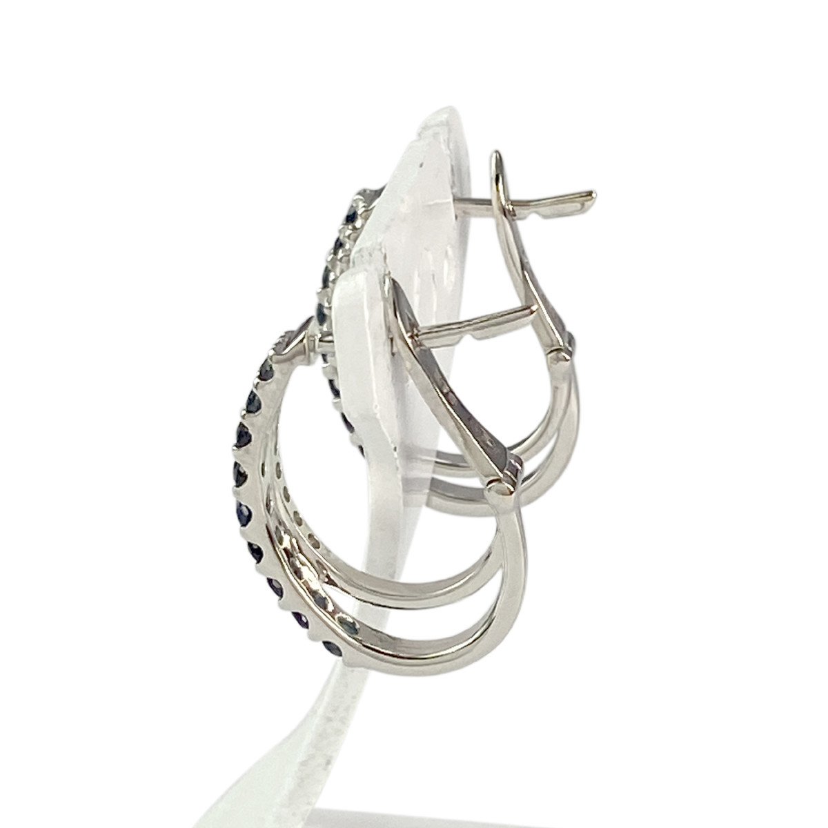 Boucles d'oreilles d'occasion or 375 blanc saphirs et diamants - vue 2