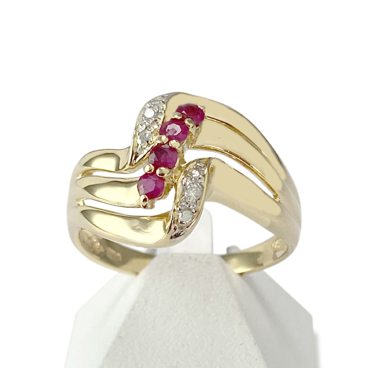 Bague d'occasion or 750 jaune et rhodié rubis diamants